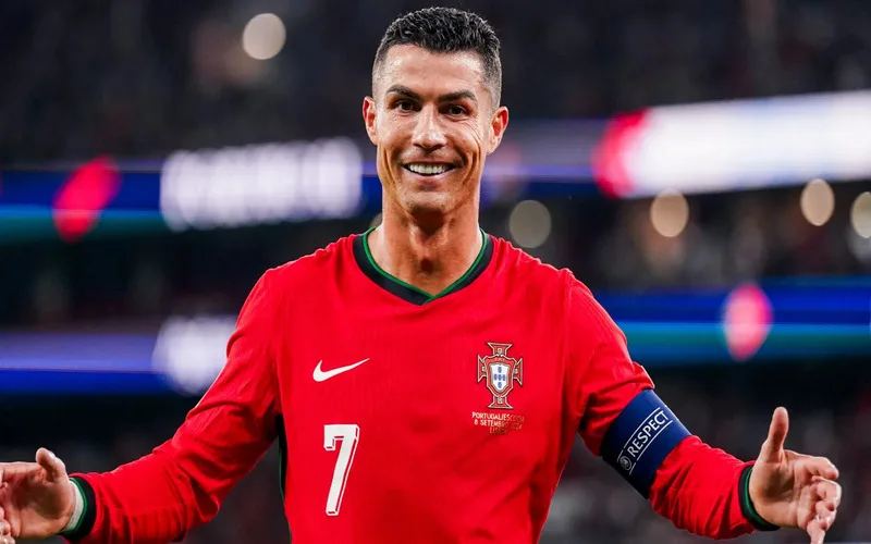 tieu su ronaldo cuoc doi su nghiep va thanh tuu vi dai