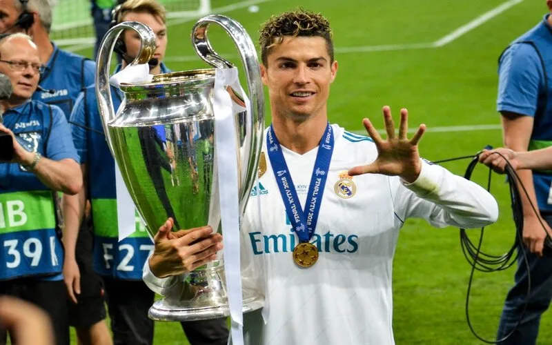 tieu su ronaldo cuoc doi su nghiep va thanh tuu vi dai