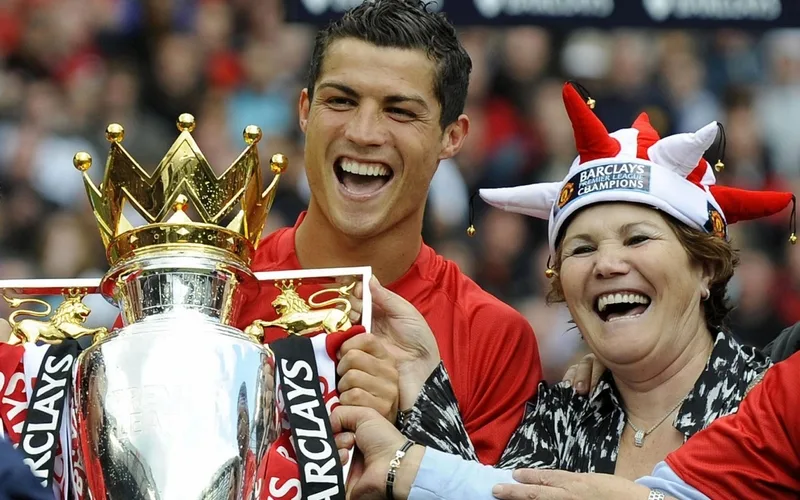 tieu su ronaldo cuoc doi su nghiep va thanh tuu vi dai