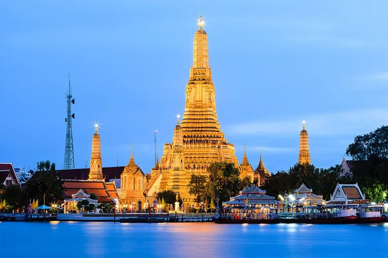 Vẻ đẹp uy nghiêm, tráng lệ của chùa Wat Arun bên dòng sông Chao Phraya thơ mộng.