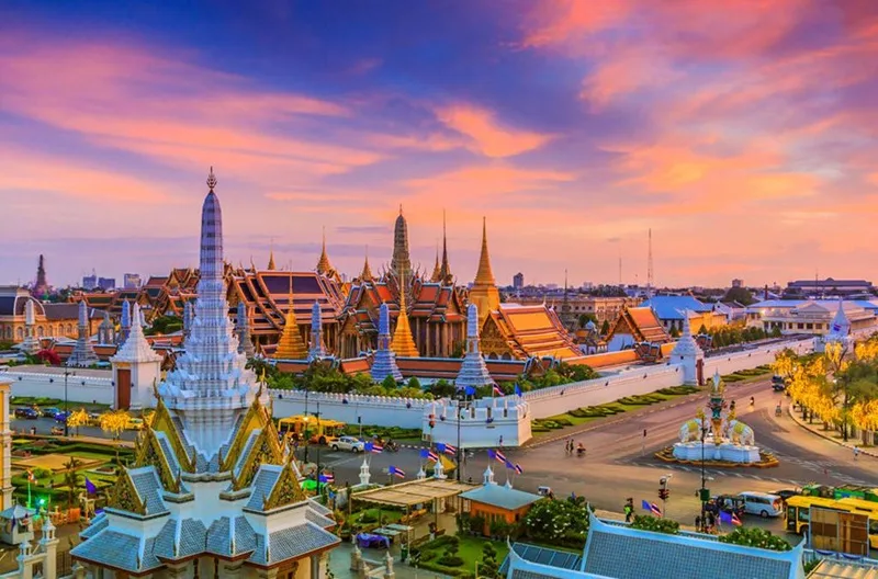 Lựa chọn trang phục lịch sự, kín đáo khi tham quan các ngôi đền chùa linh thiêng.