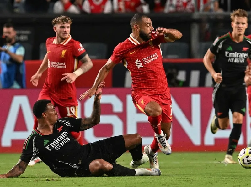Arne Slot xây dựng lối chơi kiểm soát bóng và pressing tại Liverpool.