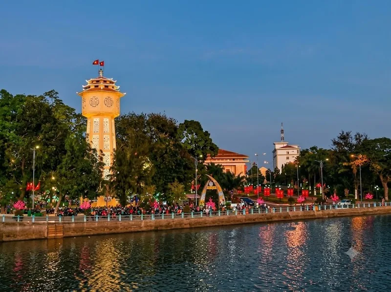 Tháp nước Phan Thiết là biểu tượng kiến trúc bên sông Cà Ty