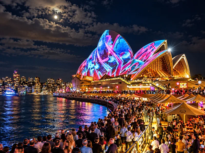 Nhà hát Opera Sydney là trung tâm văn hóa nổi bật của Australia